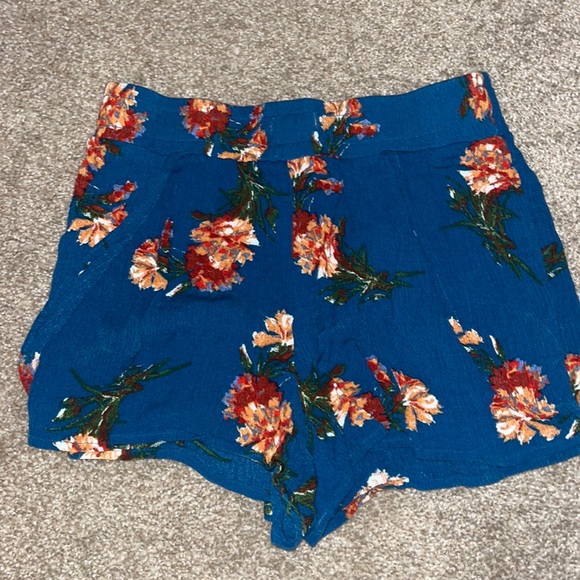 Flowy Shorts - Picture 1 of 1